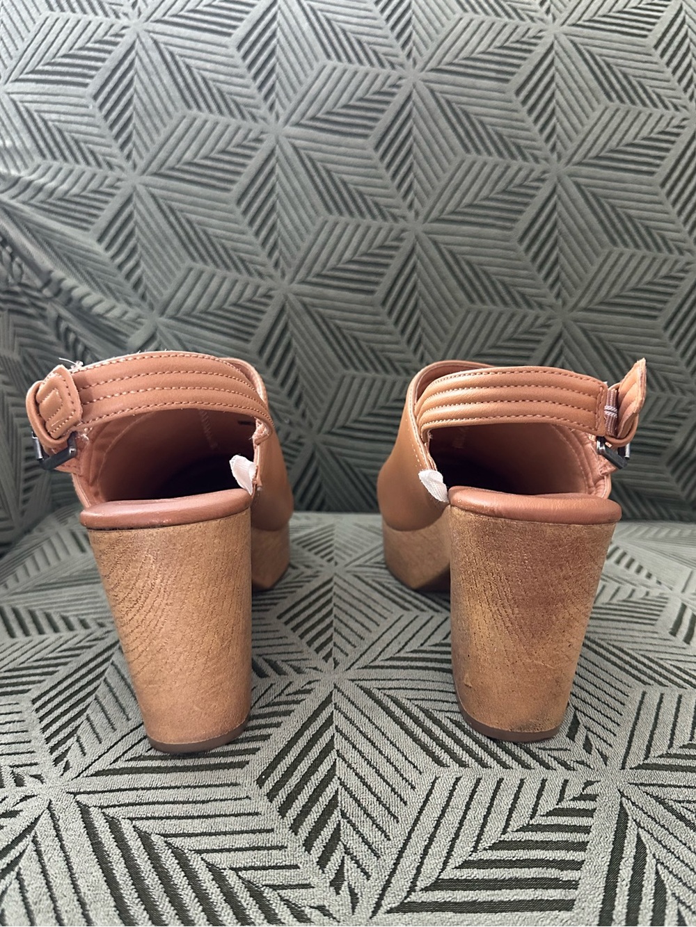 Universal Thread Tan Platform Clogs - Picture 3 of 5